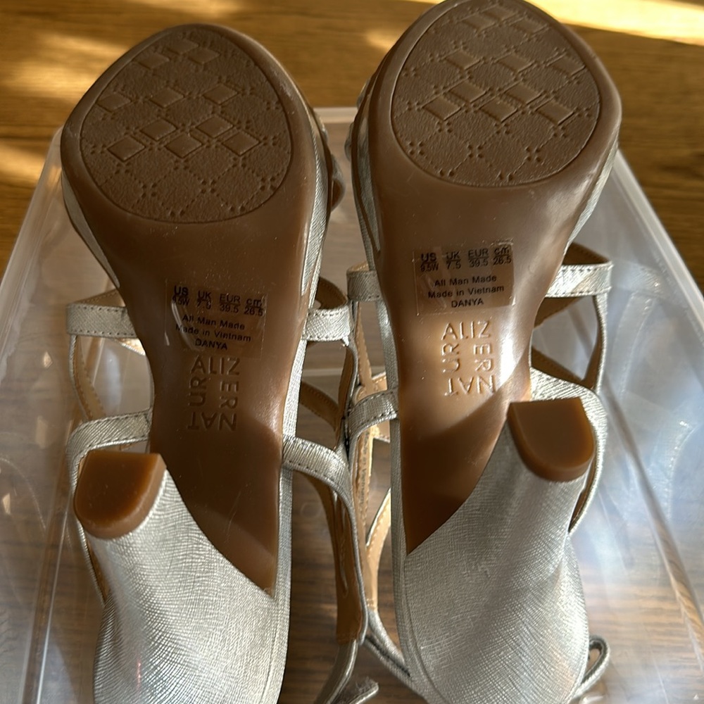 Naturalizer’s Danya platform dress sandal - Picture 2 of 7